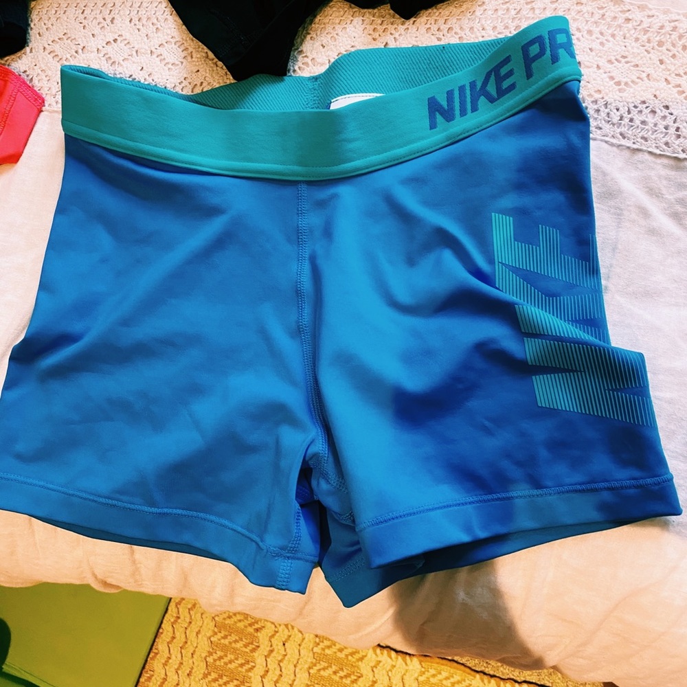 BUNDLE OF NIKE PROS